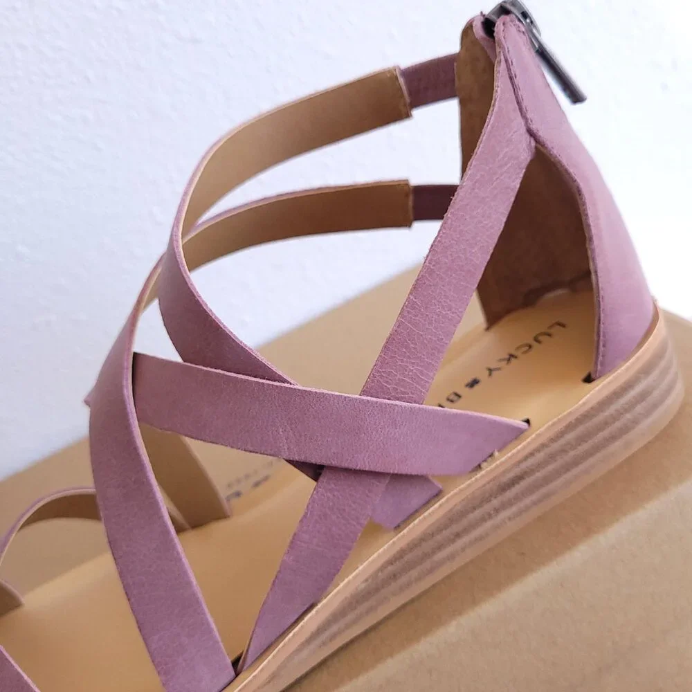 New Lucky Brand Women's "Helenka" leather sandal in amazing Mauve color - Picture 3 of 10